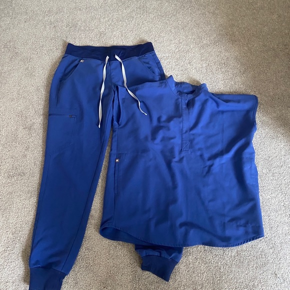 Figs Scrubs Set - Picture 3 of 8